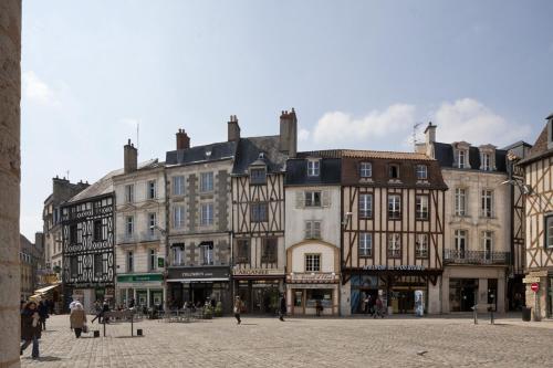 附近景點, La Greletterie in 尚帕涅勒塞克 附近景點, La Greletterie in 尚帕涅勒塞克