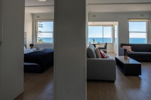 Ocean & Beach View 1 Bedroom Apartment in Maroubra in Maroubra Ocean & Beach View 1 Bedroom Apartment in Maroubra in Maroubra