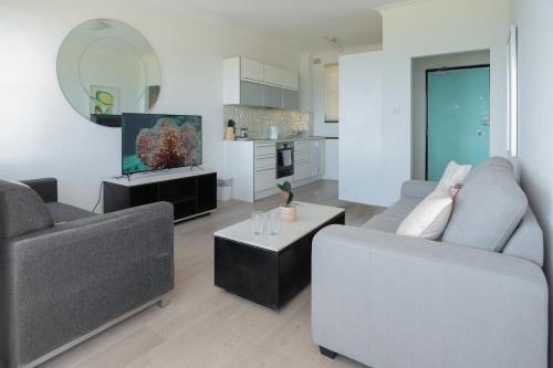 Ocean & Beach View 1 Bedroom Apartment in Maroubra in Maroubra Ocean & Beach View 1 Bedroom Apartment in Maroubra in Maroubra