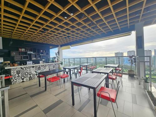 Restaurant, The Residences at BCCT in Bonifacio Global City (BGC) / Taguig Restaurant, The Residences at BCCT in Bonifacio Global City (BGC) / Taguig