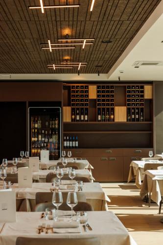 Restaurante, Grand Hotel Riva in Riva Del Garda City Center Restaurante, Grand Hotel Riva in Riva Del Garda City Center