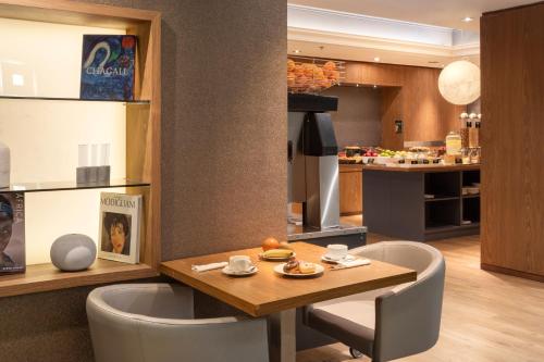 B&B HOTEL Vitoria General Álava (B&B HOTEL Vitoria General Alava) in 維多利亞市中心 B&B HOTEL Vitoria General Álava (B&B HOTEL Vitoria General Alava) in 維多利亞市中心