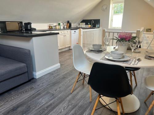 Bright, Restful Coach House in Central Sevenoaks in Sevenoaks Bright, Restful Coach House in Central Sevenoaks in Sevenoaks