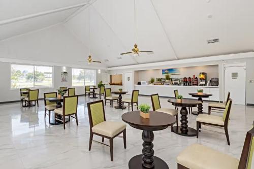 Restaurant, Palm Tree Inn Altamonte Springs Orlando in Winter Park / Altamonte Springs Restaurant, Palm Tree Inn Altamonte Springs Orlando in Winter Park / Altamonte Springs