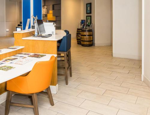 Faciliteiten, Holiday Inn Express & Suites Louisville Downtown By IHG in Louisville (KY) Faciliteiten, Holiday Inn Express & Suites Louisville Downtown By IHG in Louisville (KY)