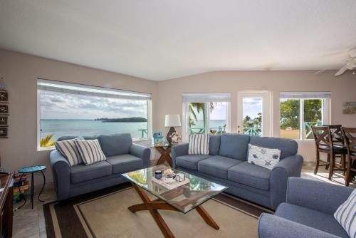 Pau Pau Beach Estate home in North Palmetto Point Pau Pau Beach Estate home in North Palmetto Point
