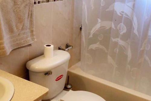 浴室, 2 Bed-2 bath-AirCon-Parking-New Harbour Village 3 in 老港口 浴室, 2 Bed-2 bath-AirCon-Parking-New Harbour Village 3 in 老港口