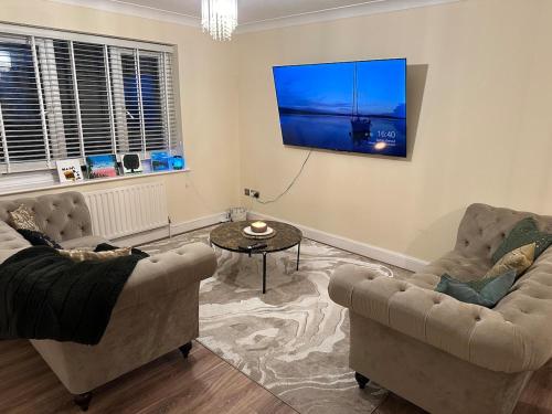 Charming 2 Bedroom Apartment FREE Parking! in פרנחם Charming 2 Bedroom Apartment FREE Parking! in פרנחם