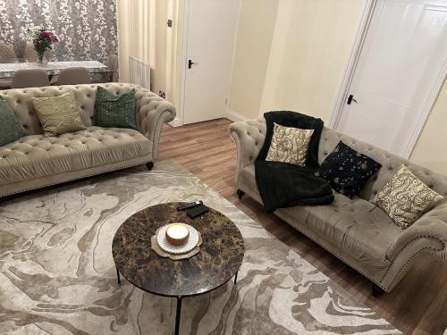 Charming 2 Bedroom Apartment FREE Parking! in פרנחם Charming 2 Bedroom Apartment FREE Parking! in פרנחם