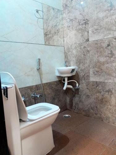 バスルーム, Hotel Mahadev Kripa in オムケアシュワー バスルーム, Hotel Mahadev Kripa in オムケアシュワー