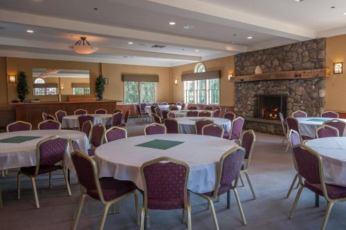 Banquet hall, Jiminy Peak Mountain Resort in Hancock (MA) Banquet hall, Jiminy Peak Mountain Resort in Hancock (MA)