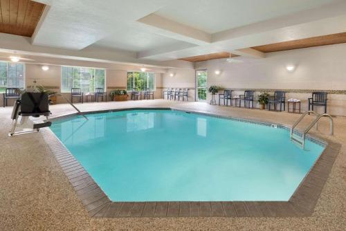 Úszómedence, Country Inn & Suites by Radisson, Minneapolis/Shakopee in Shakopee (MN) Úszómedence, Country Inn & Suites by Radisson, Minneapolis/Shakopee in Shakopee (MN)