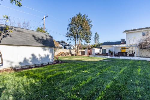花園, Spacious 4BR Retreat near Disneyland & Beaches in 加利福尼亞州普拉森舍(CA) 花園, Spacious 4BR Retreat near Disneyland & Beaches in 加利福尼亞州普拉森舍(CA)