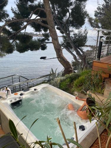 Bañera de hidromasaje, Splendid Hôtel & Spa (Splendid Hotel & Spa) in Bandol Bañera de hidromasaje, Splendid Hôtel & Spa (Splendid Hotel & Spa) in Bandol