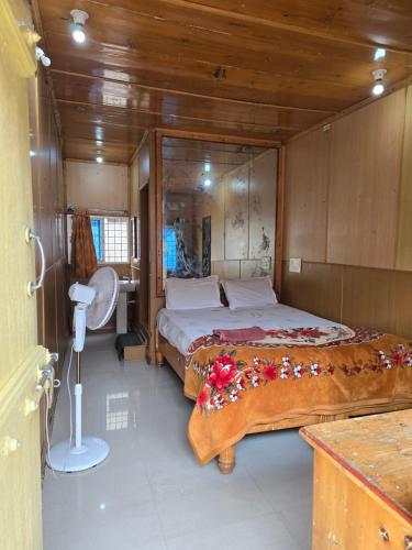 Lakshmi Heritage Tourist Home in Hampi Lakshmi Heritage Tourist Home in Hampi