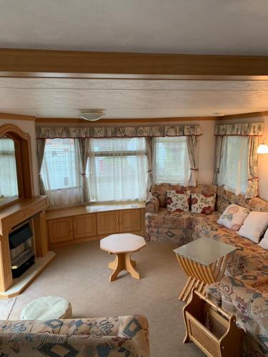 North Lodge Holiday Home, Hot Tub & Sauna in Biggar North Lodge Holiday Home, Hot Tub & Sauna in Biggar