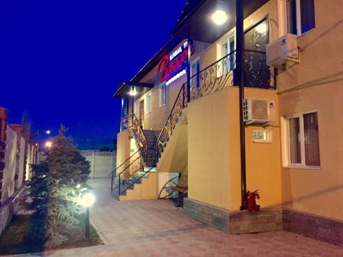 Buitenkant, Voyazh in Taraz Buitenkant, Voyazh in Taraz