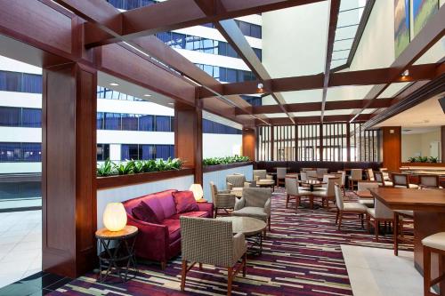 Bar/lounge, Sonesta Hotel Houston IAH Airport in North Houston Bar/lounge, Sonesta Hotel Houston IAH Airport in North Houston