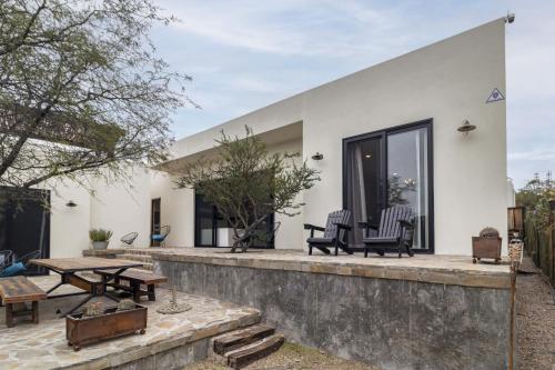 Vybavení, Panoramic Paradise 4BR Gem Overlooking SMAs Dam in Pantoja Vybavení, Panoramic Paradise 4BR Gem Overlooking SMAs Dam in Pantoja