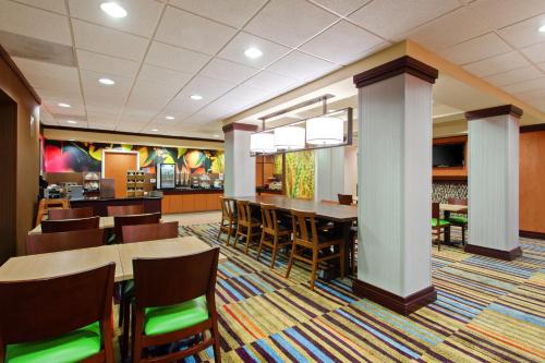 餐飲選擇, 洛杉磯西科維納萬楓套房酒店 (Fairfield Inn & Suites Los Angeles West Covina) in 西科紋納市 (CA) 餐飲選擇, 洛杉磯西科維納萬楓套房酒店 (Fairfield Inn & Suites Los Angeles West Covina) in 西科紋納市 (CA)