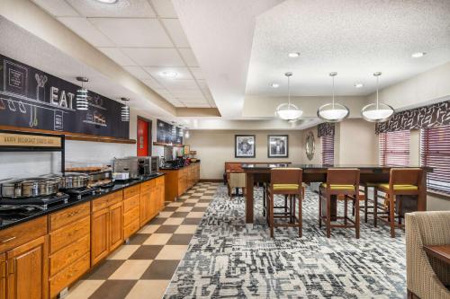 餐飲選擇, Best Western St. Louis Fairview Heights in 美景高原 (IL) 餐飲選擇, Best Western St. Louis Fairview Heights in 美景高原 (IL)