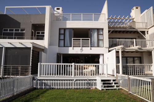 Art Cabin At The Beach in Rand Rifles Art Cabin At The Beach in Rand Rifles