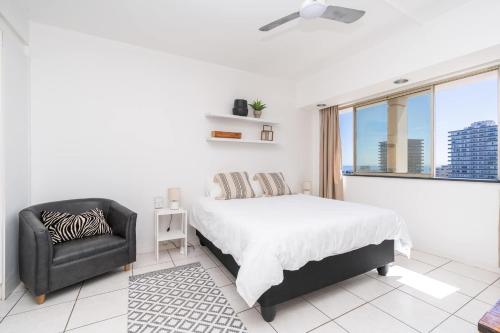 Sea Point, Secure, Modern 1 Bedroom Apartment