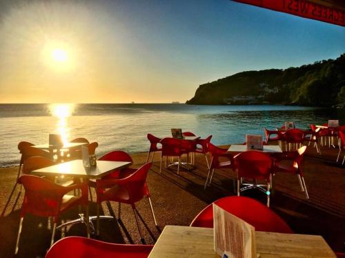 South Devon Holiday Retreat - Entire House - Family & Pet Friendly in Babbacombe South Devon Holiday Retreat - Entire House - Family & Pet Friendly in Babbacombe