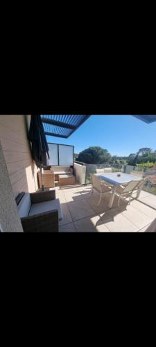 Apartment of standing with swimming pool in Vallon de Coste Apartment of standing with swimming pool in Vallon de Coste