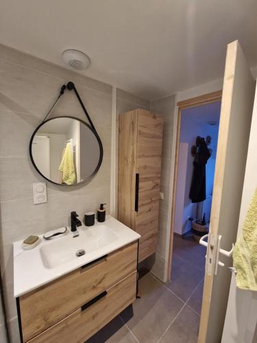 Badkamer, Maison au calme avec vue sur montagne in Ornolac Ussat Les Bains Badkamer, Maison au calme avec vue sur montagne in Ornolac Ussat Les Bains