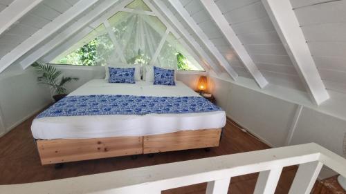 Whispering Palms - Absolute Beachfront Villas in Efate Whispering Palms - Absolute Beachfront Villas in Efate