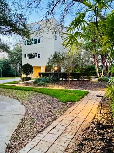 Luxury Modern Retreat I Spacious, Private & Serene in Oldsmar (Florida) Luxury Modern Retreat I Spacious, Private & Serene in Oldsmar (Florida)