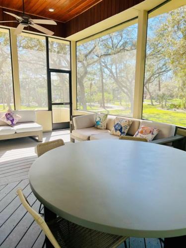 Luxury Modern Retreat I Spacious, Private & Serene in Oldsmar (Florida) Luxury Modern Retreat I Spacious, Private & Serene in Oldsmar (Florida)