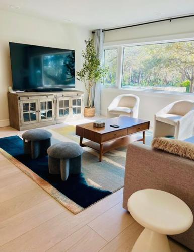 Luxury Modern Retreat I Spacious, Private & Serene in Oldsmar (Florida) Luxury Modern Retreat I Spacious, Private & Serene in Oldsmar (Florida)
