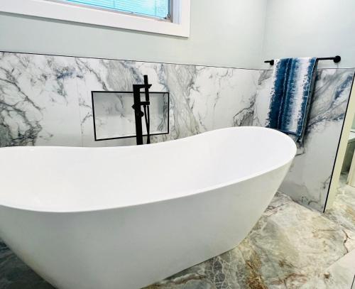 Luxury Modern Retreat I Spacious, Private & Serene in Oldsmar (Florida) Luxury Modern Retreat I Spacious, Private & Serene in Oldsmar (Florida)