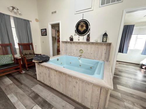 Pine Knot Guest Ranch in Big Bear Lake (CA) Pine Knot Guest Ranch in Big Bear Lake (CA)