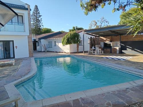 Basen, Foundation Stones Lodge Summerstrand in Summerstrand Basen, Foundation Stones Lodge Summerstrand in Summerstrand