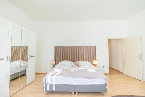 Modern 2-Bedroom Apartment for 5 in Prime Location