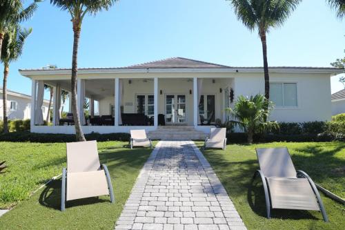 Waterfront Home w Ocean View Pool, Dock and Games in Alice Town Waterfront Home w Ocean View Pool, Dock and Games in Alice Town