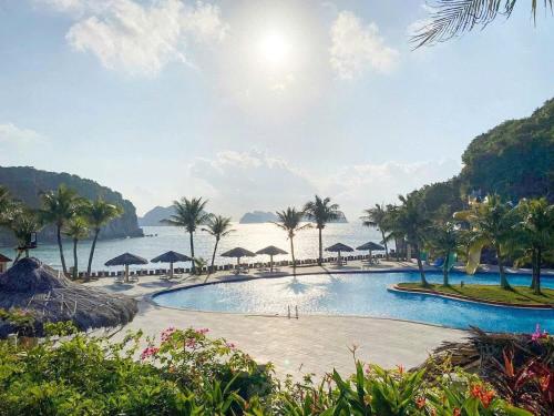Swimming pool, The May Legend Catba in Cat Ba Island Swimming pool, The May Legend Catba in Cat Ba Island