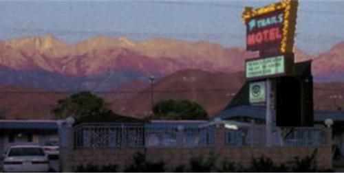 Entrada, Trails Motel in Lone Pine (CA) Entrada, Trails Motel in Lone Pine (CA)