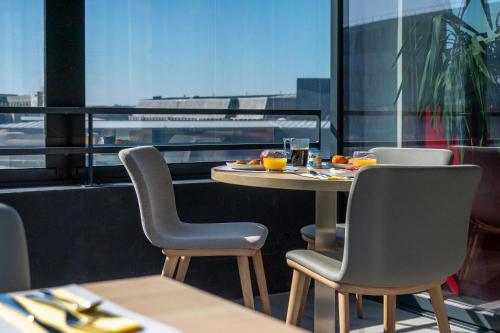 Food and beverages, Appart’hôtel Odalys City - Nantes Cité des congrès in Nantes Food and beverages, Appart’hôtel Odalys City - Nantes Cité des congrès in Nantes