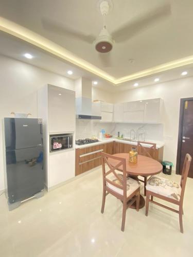 Modern Luxury Apt in Central Islamabad - image 7