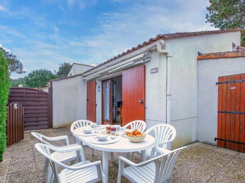 Holiday Home Hameau de Talaris-18 by Interhome in La Tremblade Holiday Home Hameau de Talaris-18 by Interhome in La Tremblade