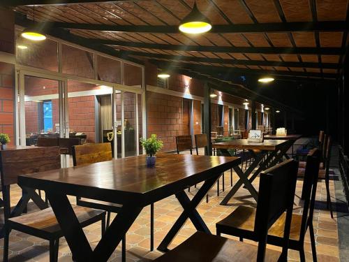 レストラン, Coffeeberry Hills Chikamagalur in チクマガルル レストラン, Coffeeberry Hills Chikamagalur in チクマガルル
