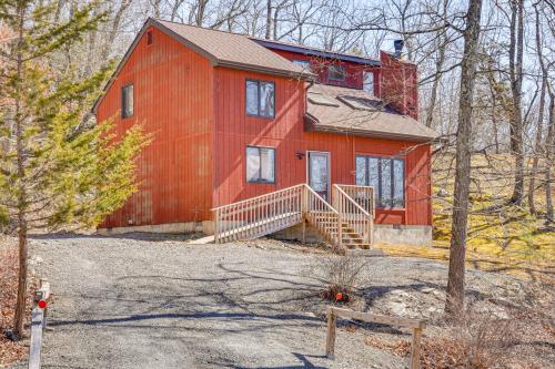 Fire Pit and Gas Grill Charming Poconos Abode! in 布什基爾 (PA) Fire Pit and Gas Grill Charming Poconos Abode! in 布什基爾 (PA)