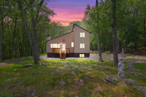 Secluded Cabin, Jacuzzi, Pool Table, King Bed & Fire Pit in 부시킬 폴스 Secluded Cabin, Jacuzzi, Pool Table, King Bed & Fire Pit in 부시킬 폴스