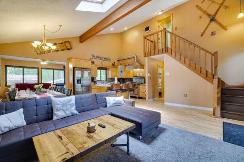 Secluded Cabin, Jacuzzi, Pool Table, King Bed & Fire Pit in 부시킬 폴스 Secluded Cabin, Jacuzzi, Pool Table, King Bed & Fire Pit in 부시킬 폴스
