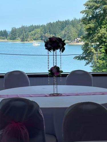 Oyster Bay Inn & Suites in Bremerton (WA) Oyster Bay Inn & Suites in Bremerton (WA)