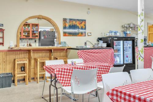 Foothills Lodge & Diner in Malone (NY) Foothills Lodge & Diner in Malone (NY)